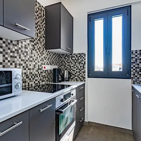 Maryam's 2-br Facing Harbor With Pool 아파트 *