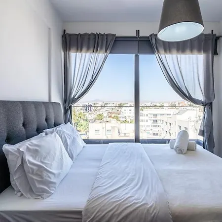 Maryam's 2-br Facing Harbor With Pool