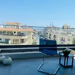 Apartmán Maryam's 2-br Facing Harbor With Pool