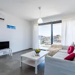 Maryam's 2-br Facing Harbor With Pool * Larnaca
