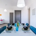 Apartmán Maryam's 2-br Facing Harbor With Pool Larnaca