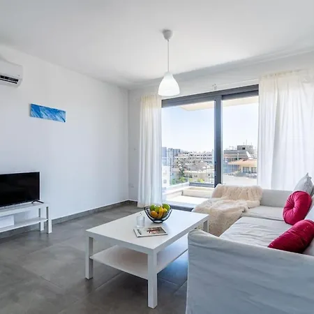 Maryam's 2-br Facing Harbor With Pool * לרנקה