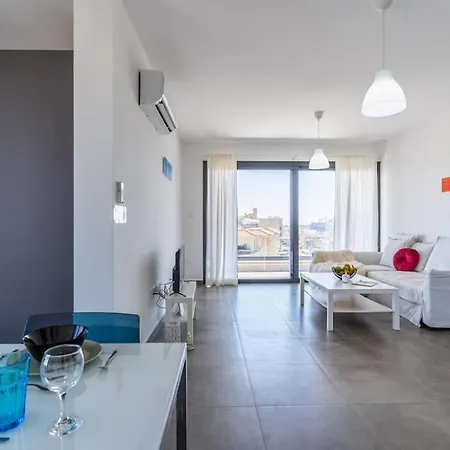 Maryam's 2-br Facing Harbor With Pool * לרנקה