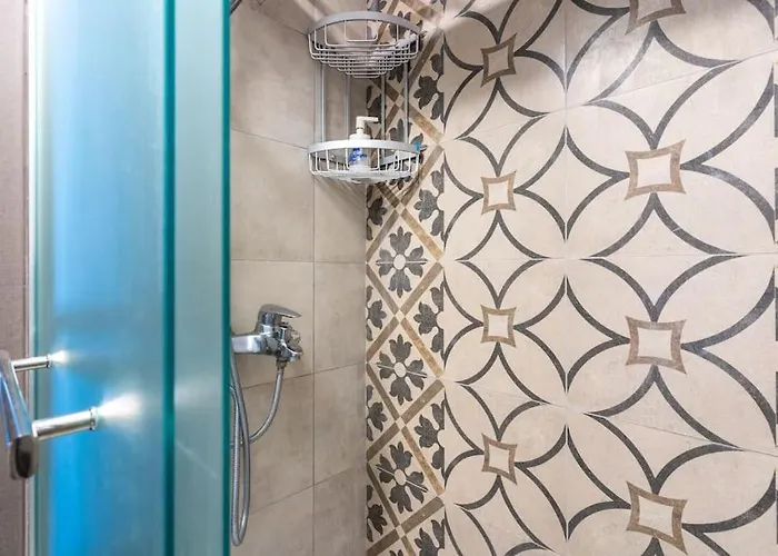 Apartamento Maryam's 2-br Facing Harbor With Pool Larnaca