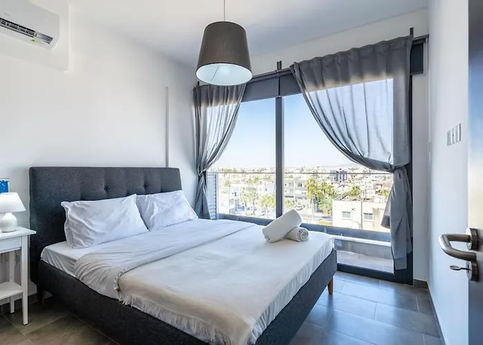 Maryam's 2-br Facing Harbor With Pool Διαμέρισμα Λάρνακα