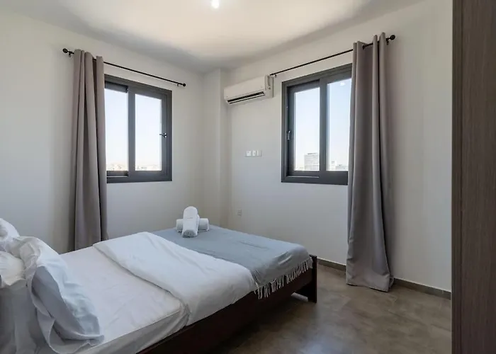 Maryam's 2-br Facing Harbor With Pool Διαμέρισμα *