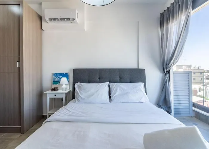 Maryam's 2-br Facing Harbor With Pool Λάρνακα