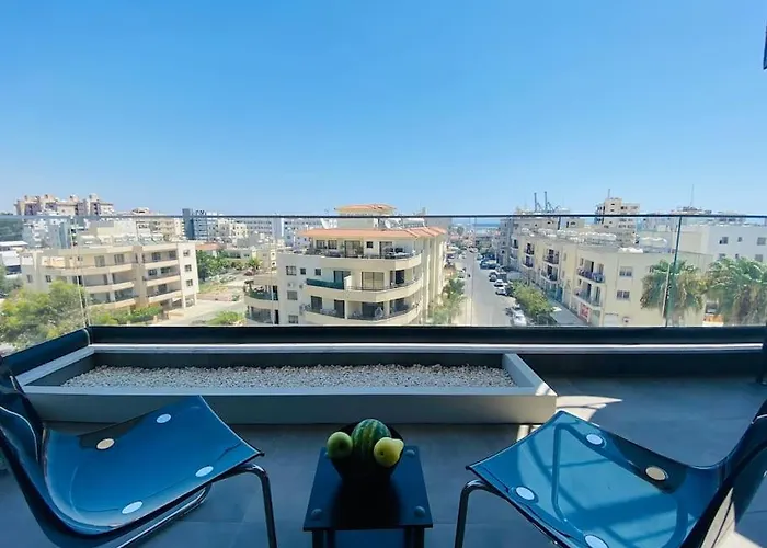Maryam's 2-br Facing Harbor With Pool * Λάρνακα