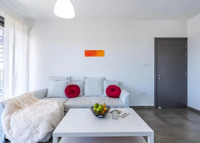 Διαμέρισμα Maryam's 2-br Facing Harbor With Pool