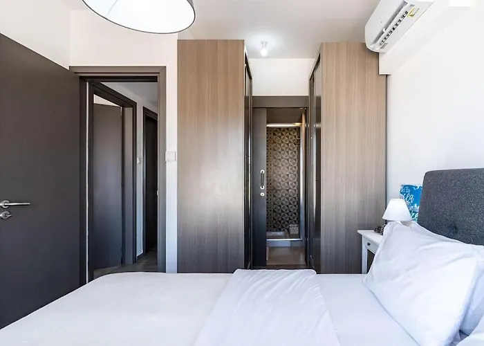 Maryam's 2-br Facing Harbor With Pool *