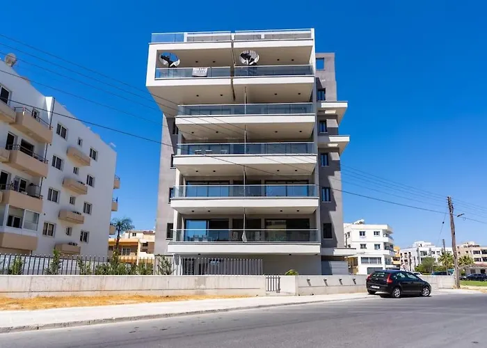 Maryam's 2-br Facing Harbor With Pool Apartamento *