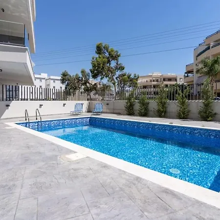 Apartment Maryam's 2-br Facing Harbor With Pool *