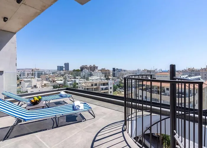 Apartment Maryam's 2-br Facing Harbor With Pool